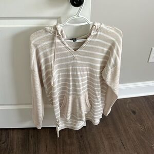 Jones New York, lite sweater with hood and front pocket